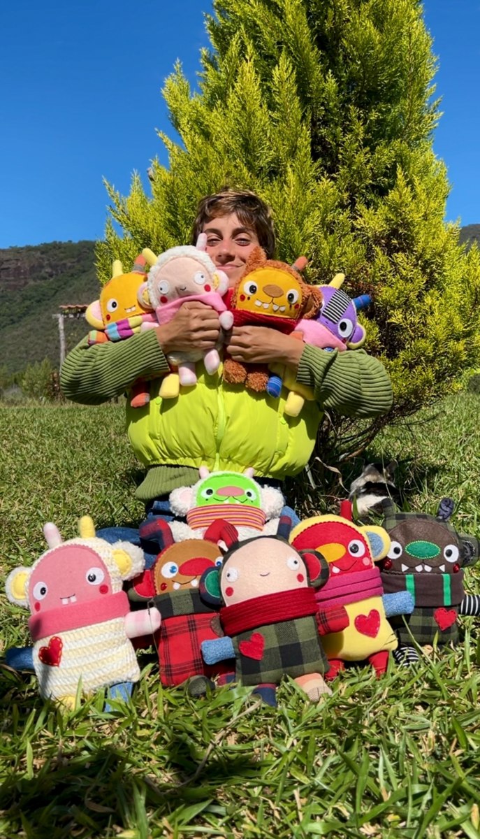 B&aacute;rbara Filha com alguns monstrinhos